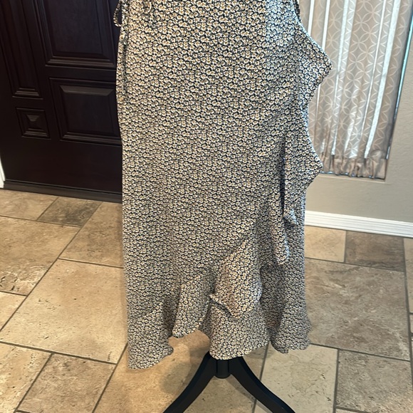 Daisy Wrap Around 40s Style Ruffle Dress - Picture 4 of 13